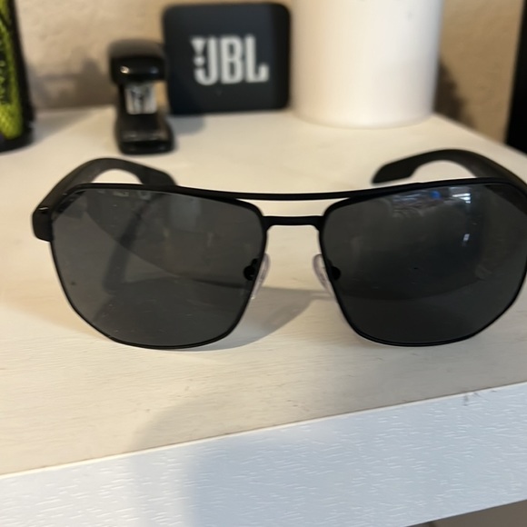 Brand new sunglasses only worn 2 times! Original package included! - Picture 2 of 3